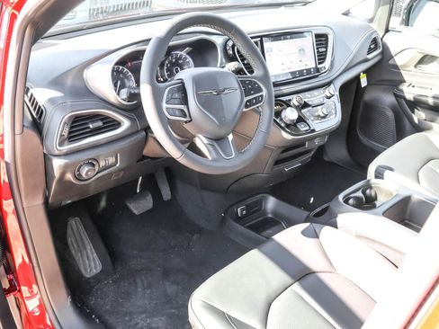 New 2026 Chrysler Pacifica Select FWD image 3