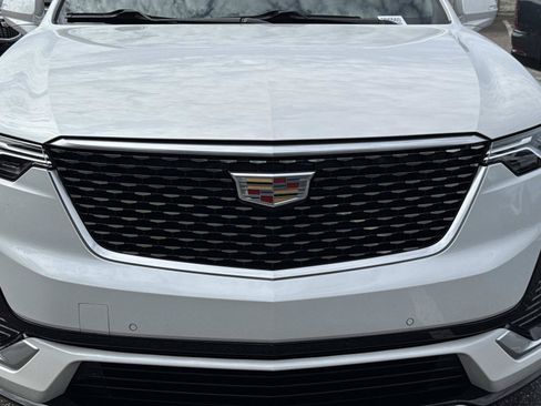 Used 2025 Cadillac XT6 Luxury FWD image 8