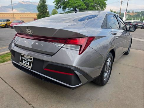 Used 2024 Hyundai Elantra SEL FWD image 5
