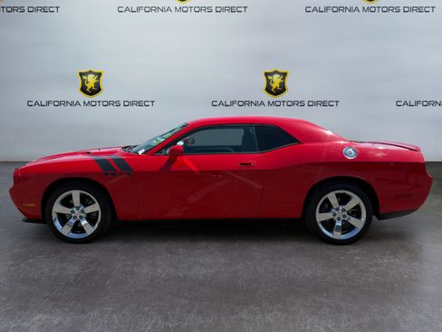 Used 2010 Dodge Challenger R/T w/ Sound Group RWD image 2