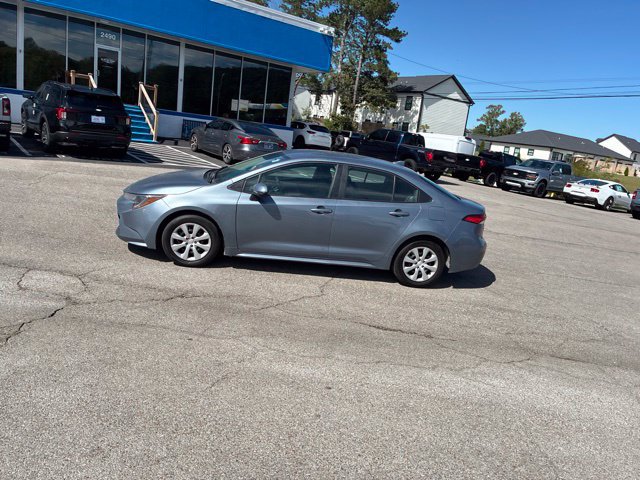 Used 2025 Toyota Corolla LE FWD image 18