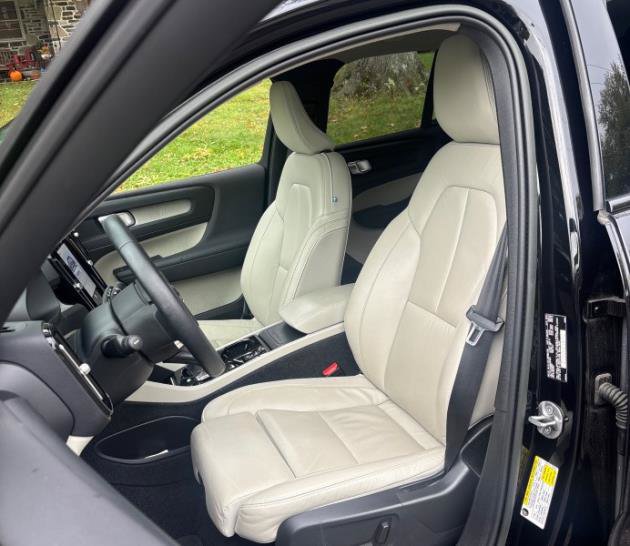 Used 2023 Volvo XC40 B5 Plus w/ Protection Package Premier AWD/4WD image 5