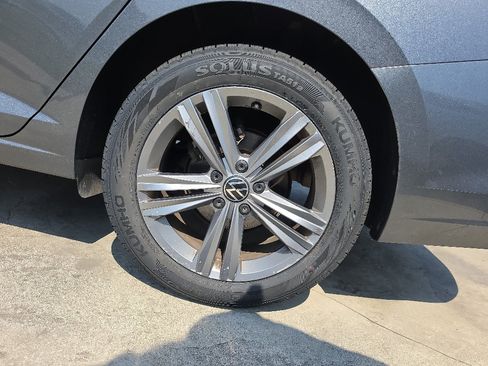 Used 2024 Volkswagen Jetta SE FWD image 17