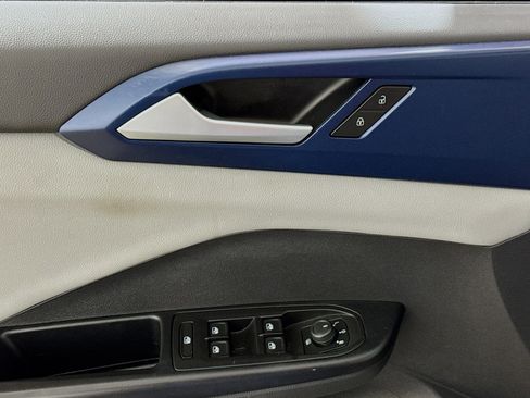 Used 2022 Volkswagen Taos SE w/ Panoramic Sunroof Package image 20