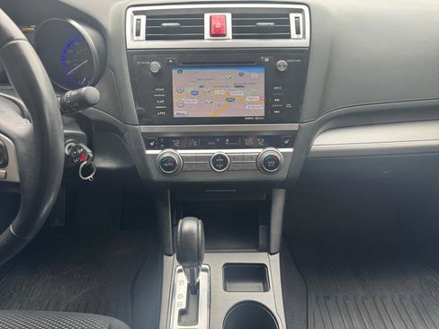 Used 2017 Subaru Outback 2.5i Premium image 8