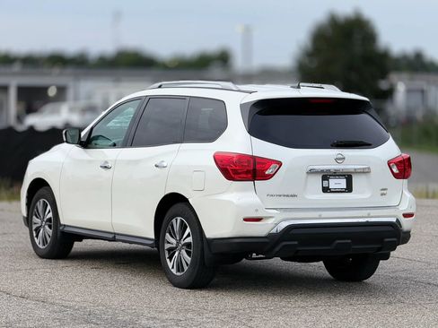Used 2017 Nissan Pathfinder SV AWD/4WD image 10