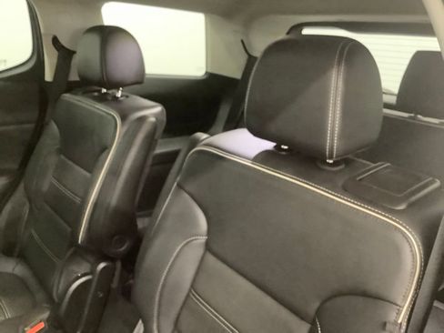 Used 2023 GMC Acadia Denali w/ Denali Technology Package AWD/4WD image 7