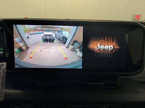 Used 2024 Jeep Wrangler Unlimited AWD/4WD image 22