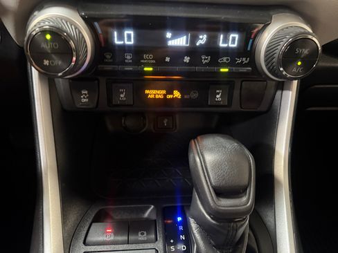 Used 2020 Toyota RAV4 XLE w/ Convenience Package AWD/4WD image 12
