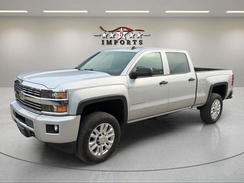 Used 2015 Chevrolet Silverado 2500 LT w/ LT Convenience Package AWD/4WD image 2