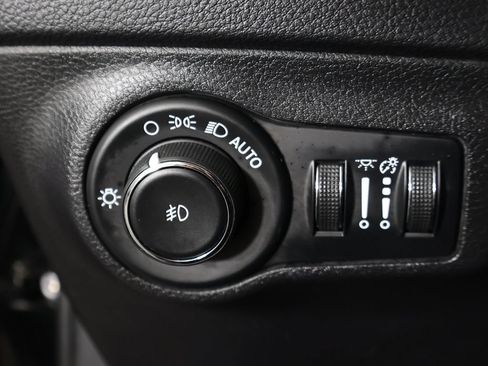 Used 2019 Jeep Compass Latitude AWD/4WD image 33