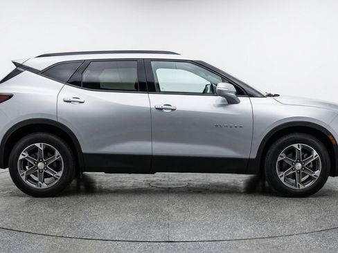 Used 2025 Chevrolet Blazer LT image 11