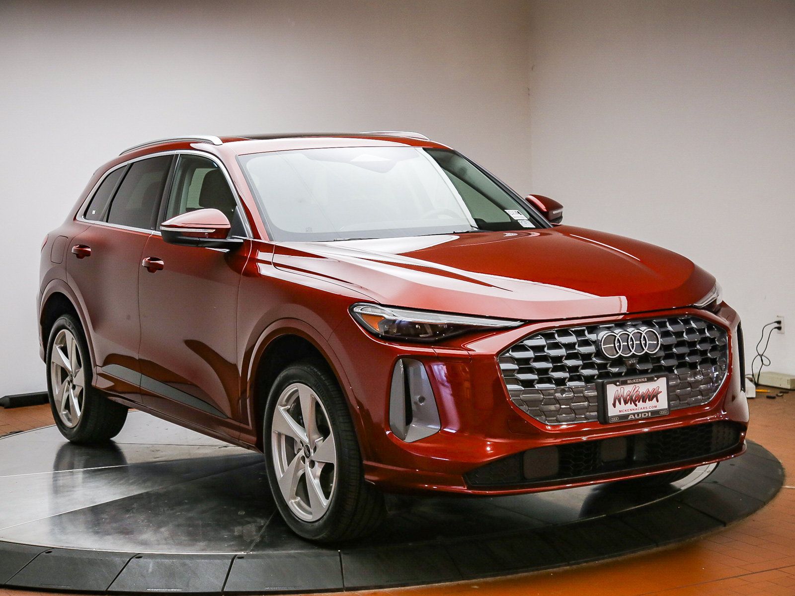 Certified 2025 Audi Q5 Premium Plus AWD/4WD image 3