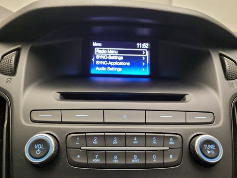 Used 2016 Ford Focus SE FWD image 25