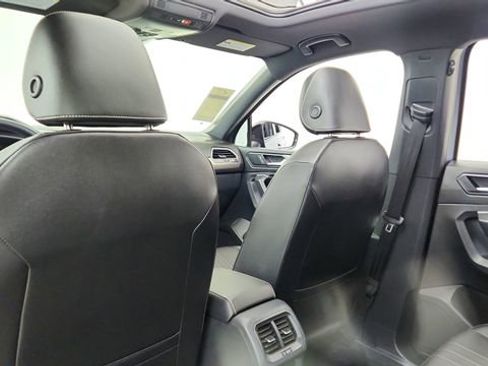 Used 2023 Volkswagen Tiguan SE R-Line image 34