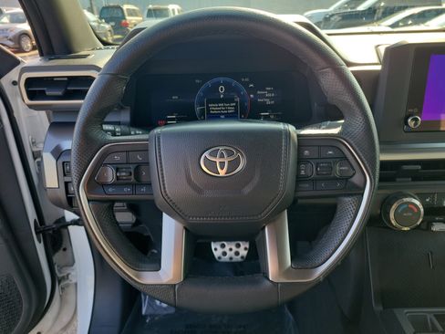 Used 2025 Toyota Tacoma TRD Sport AWD/4WD image 21