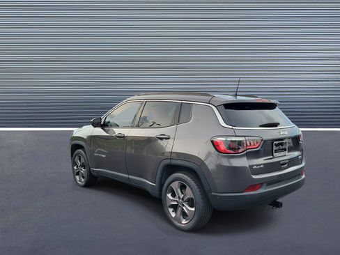 Used 2022 Jeep Compass Latitude w/ Sun and Sound Group AWD/4WD image 4