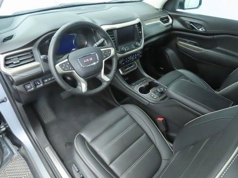 Used 2023 GMC Acadia Denali w/ Denali Technology Package image 9