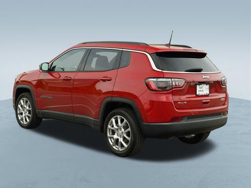 Used 2023 Jeep Compass Latitude w/ Sun and Sound Group AWD/4WD image 6