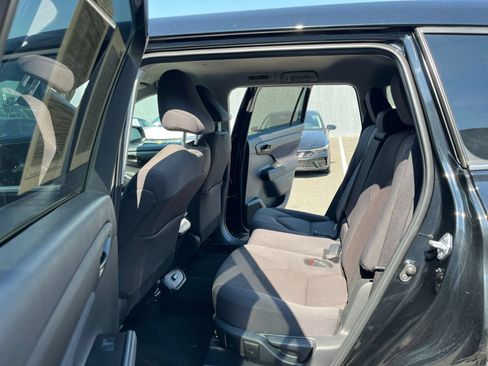 Used 2025 Toyota Highlander LE FWD image 22