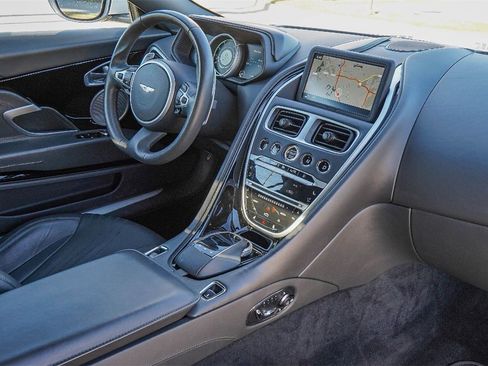 Used 2020 Aston Martin DB11 Volante image 38