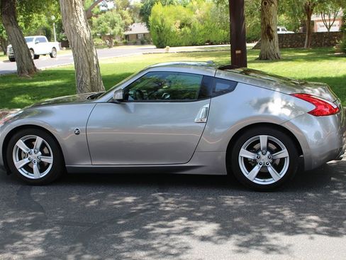 Used 2009 Nissan 370Z Touring RWD image 30