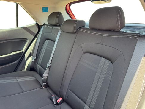 Used 2023 Hyundai Venue SEL FWD image 16
