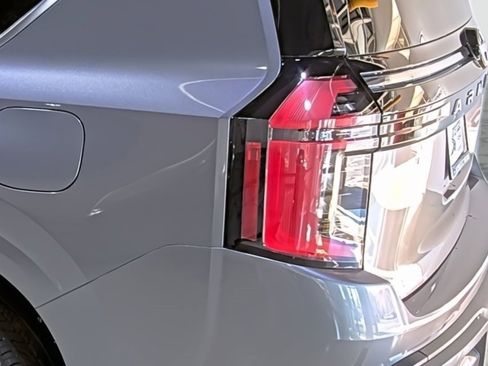 New 2026 Nissan Armada SL w/ Captain's Chari Seat Package image 10