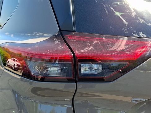 Used 2024 Nissan Rogue SV AWD/4WD image 10