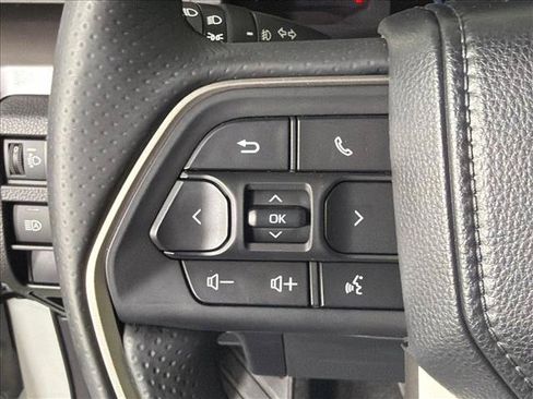Used 2025 Toyota 4Runner SR5 AWD/4WD image 24