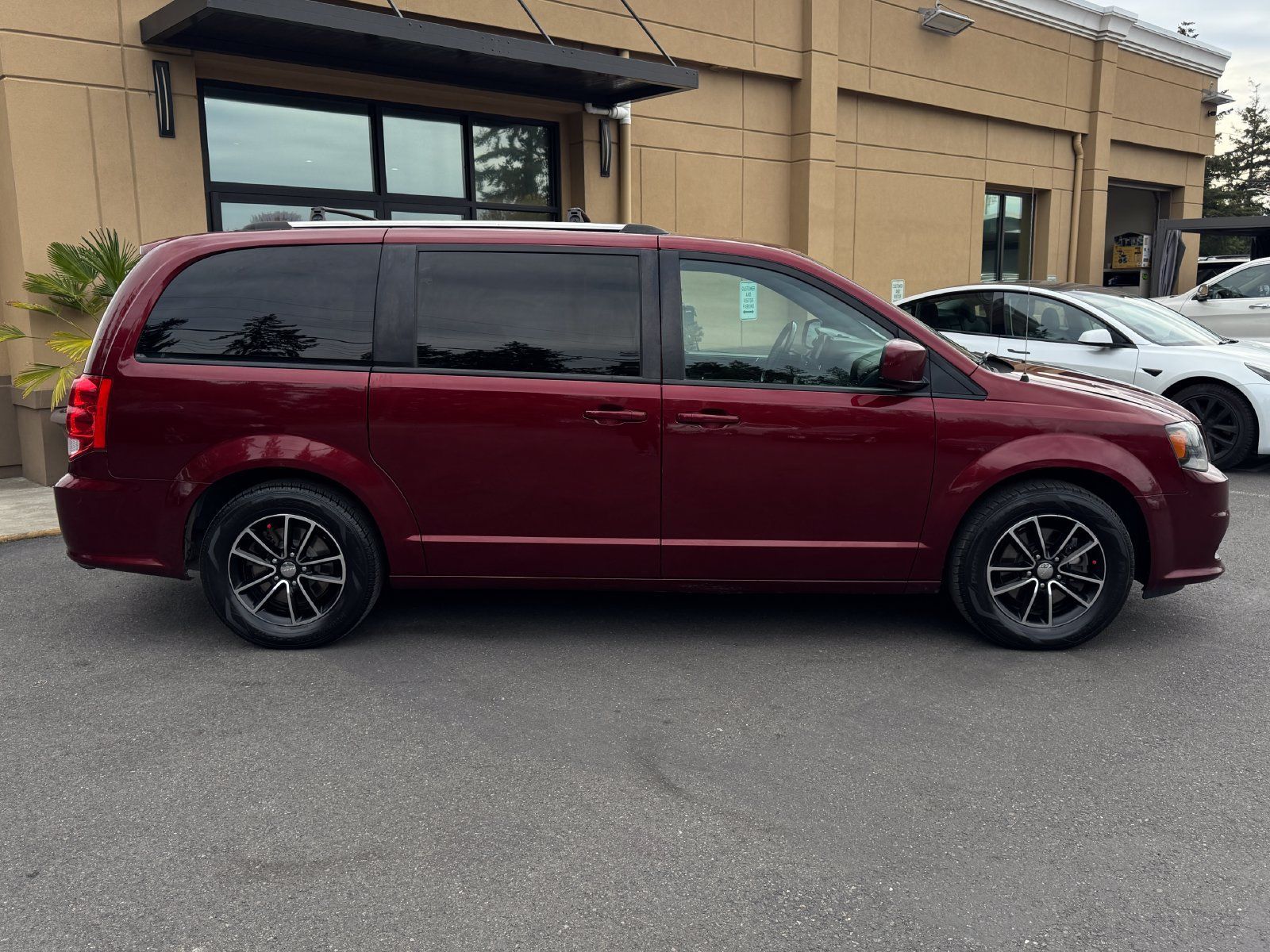 Used 2018 Dodge Grand Caravan SE FWD image 8