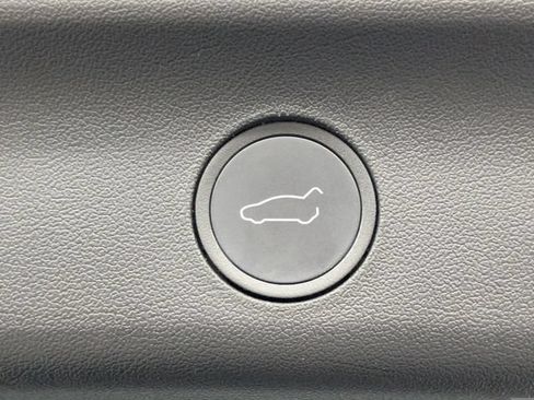 Used 2022 Tesla Model Y Long Range AWD/4WD image 19