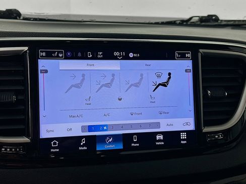 Used 2024 Chrysler Pacifica Touring-L image 21