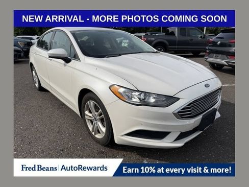 Used 2018 Ford Fusion SE w/ Fusion SE Technology Package FWD image 1