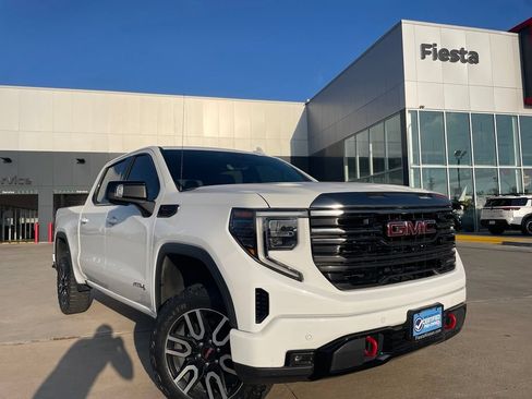 Used 2023 GMC Sierra 1500 AT4 w/ Technology Package AWD/4WD image 1