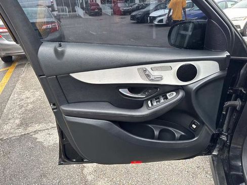 Used 2019 Mercedes-Benz GLC 300 w/ Premium Package image 20
