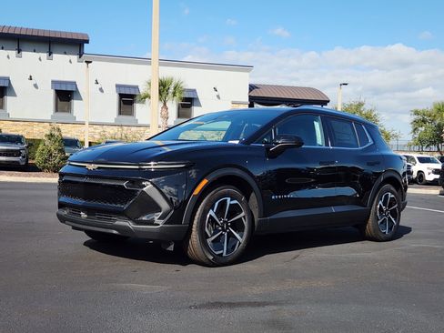 New 2026 Chevrolet Equinox EV LT image 2
