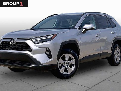 Used 2025 Toyota RAV4 XLE FWD image 1