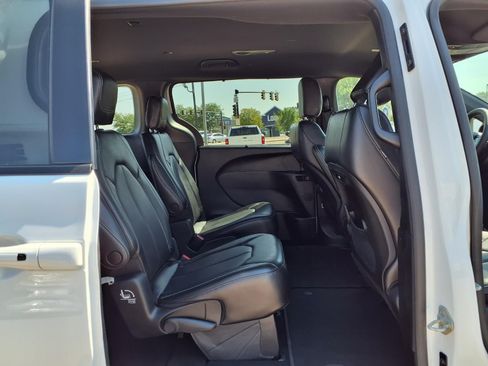 Certified 2023 Chrysler Pacifica Touring-L w/ S Appearance Package AWD/4WD image 26