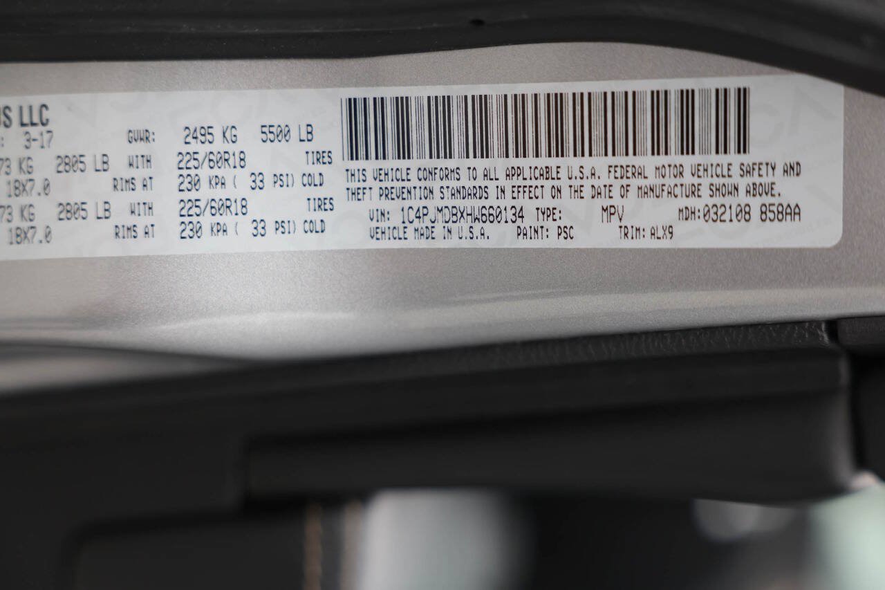 Used 2017 Jeep Cherokee Limited AWD/4WD image 45