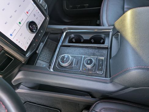 Used 2024 Ford Expedition Limited image 17