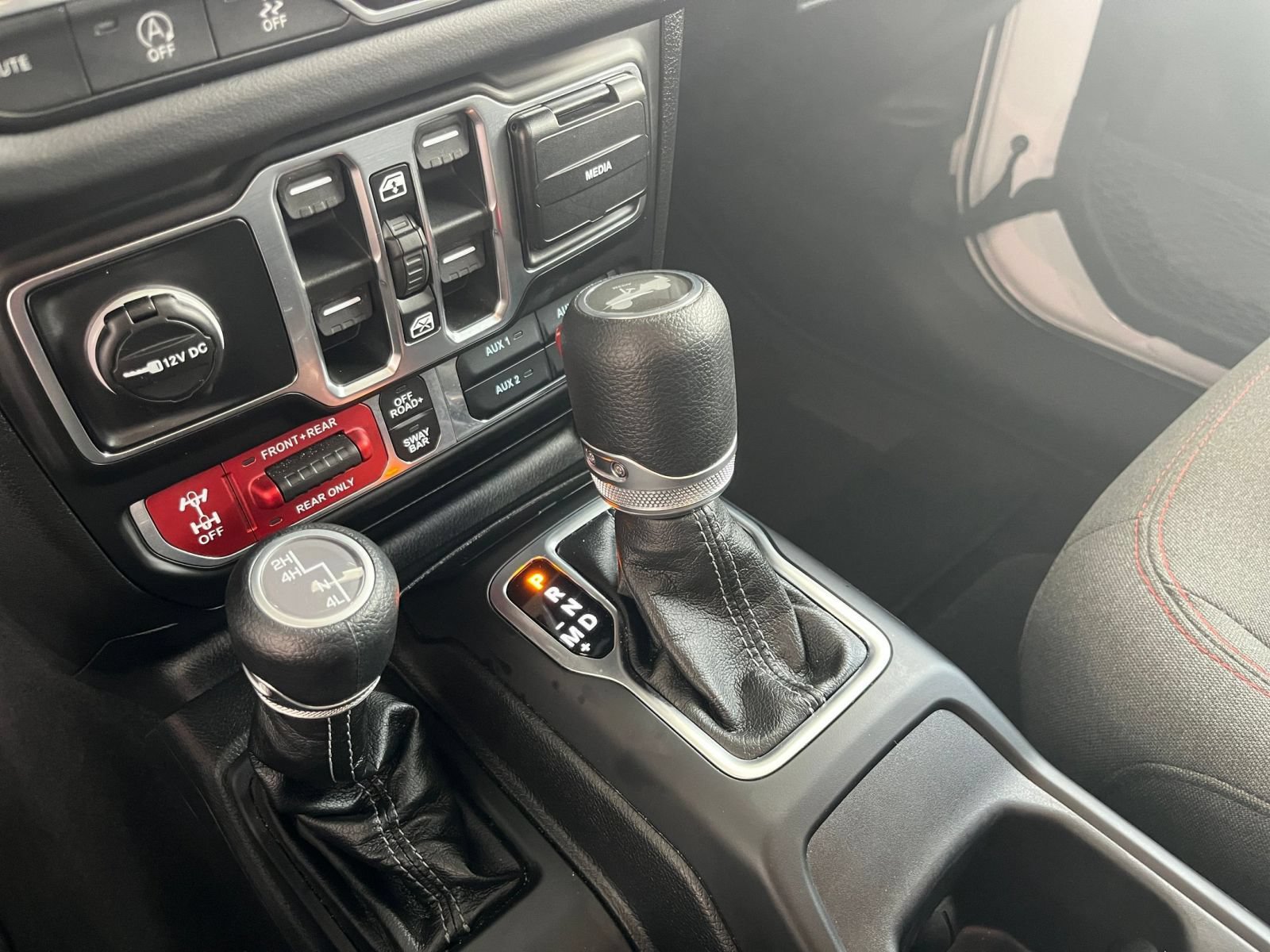 Used 2026 Jeep Wrangler Unlimited Rubicon AWD/4WD image 39