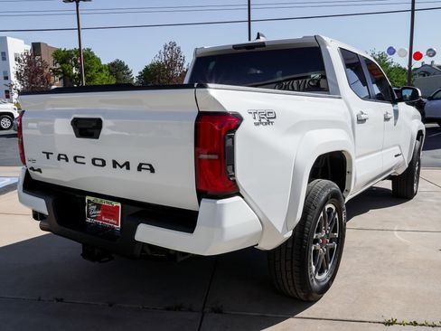 Used 2025 Toyota Tacoma TRD Sport AWD/4WD image 8