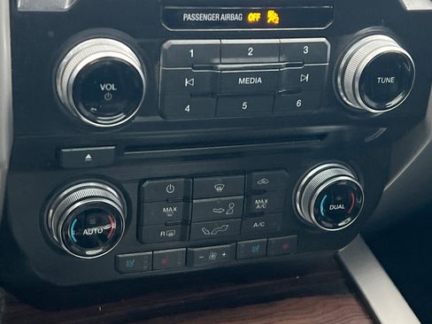 Used 2015 Ford F150 Lariat w/ Equipment Group 502A Luxury image 19