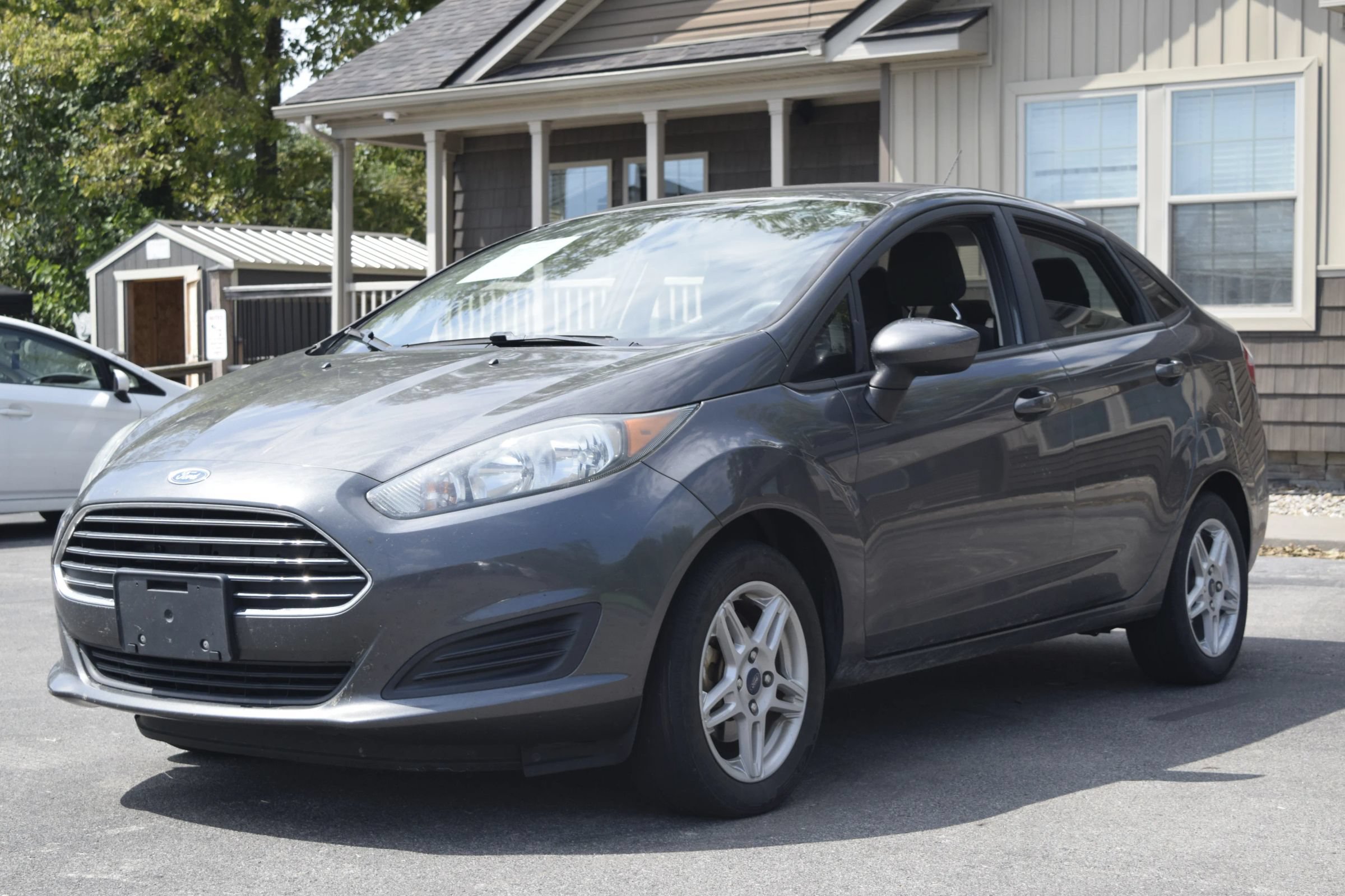 Used 2018 Ford Fiesta SE FWD image 2