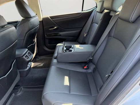 Used 2022 Lexus ES 350 w/ Premium Package FWD image 11