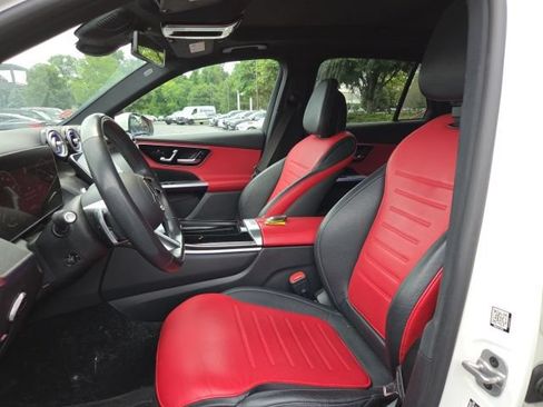 Used 2023 Mercedes-Benz GLC 300 4MATIC image 3