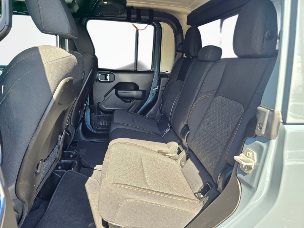 Used 2025 Jeep Gladiator Mojave w/ Convenience Group AWD/4WD image 16