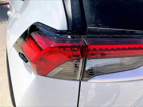 Used 2025 Toyota RAV4 XLE FWD image 34