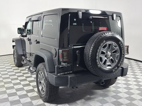 Used 2017 Jeep Wrangler Unlimited Rubicon w/ Cold Weather Group AWD/4WD image 7